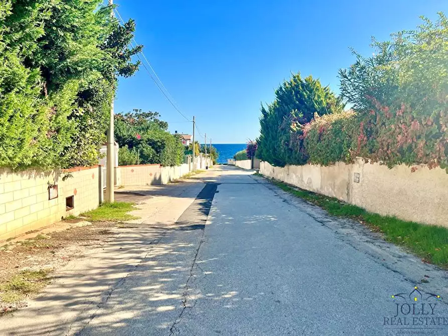 Immagine 75 di Villa in vendita  in via del castore a Siracusa