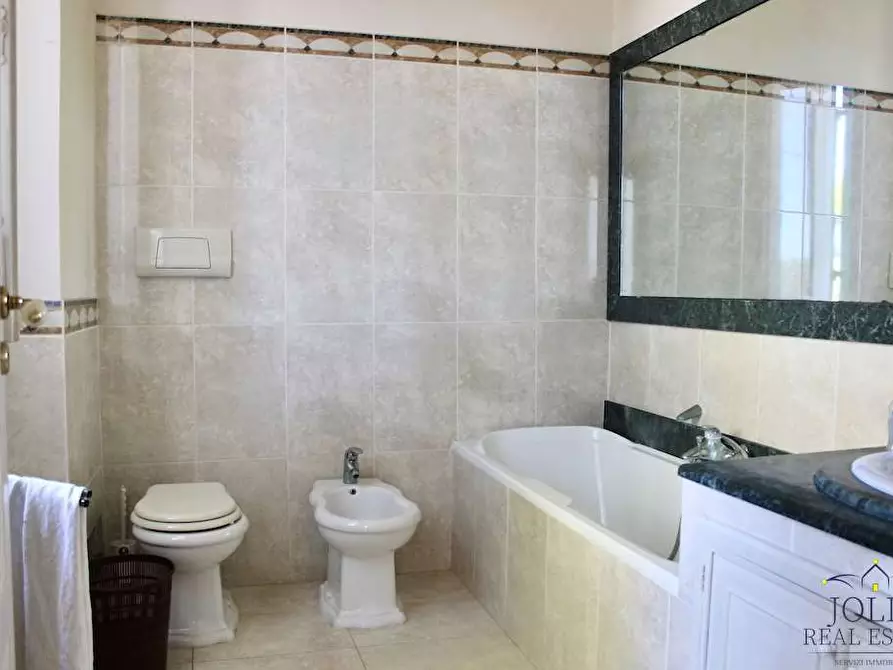 Immagine 39 di Rustico / casale in vendita  in Via Isola a Siracusa