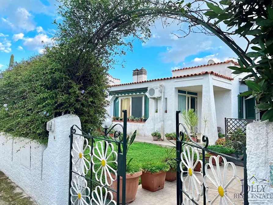 Immagine 1 di Villa in vendita  in via delle muse 32 a Siracusa