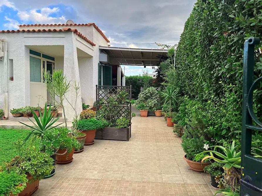 Immagine 3 di Villa in vendita  in via delle muse 32 a Siracusa