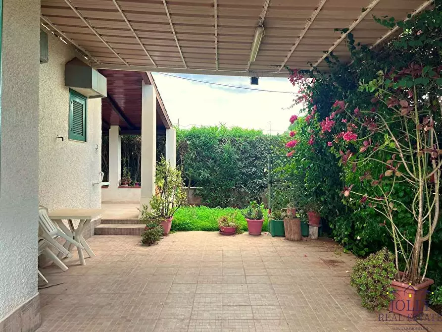 Immagine 27 di Villa in vendita  in via delle muse 32 a Siracusa