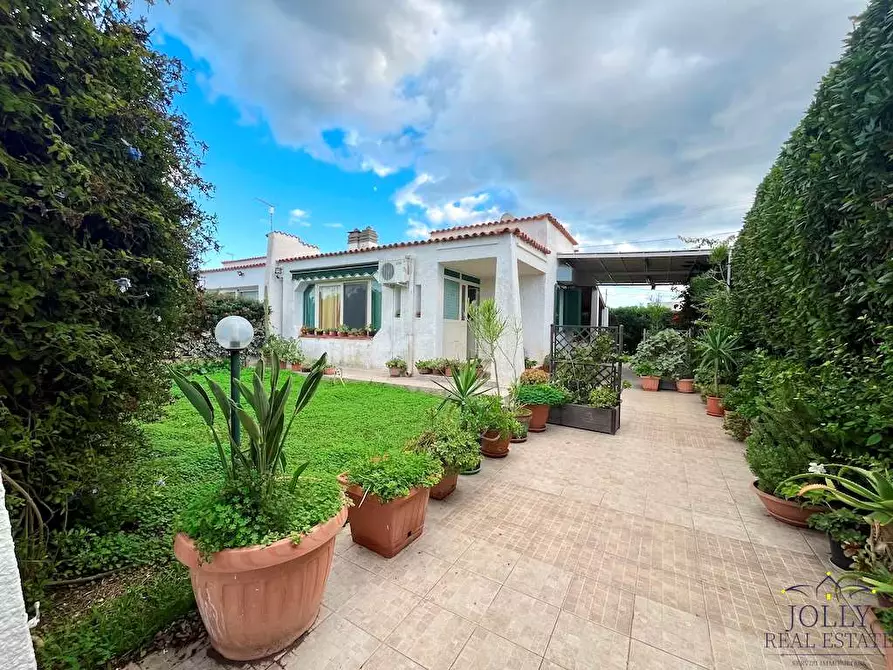 Immagine 33 di Villa in vendita  in via delle muse 32 a Siracusa