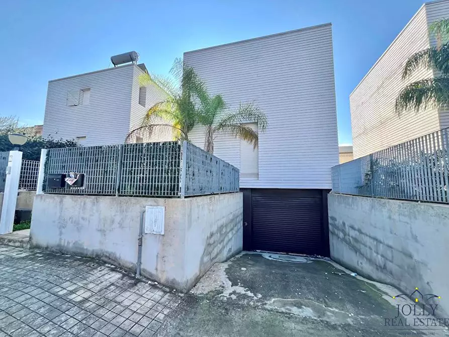 Immagine 2 di Villa in vendita  in via gela a Siracusa