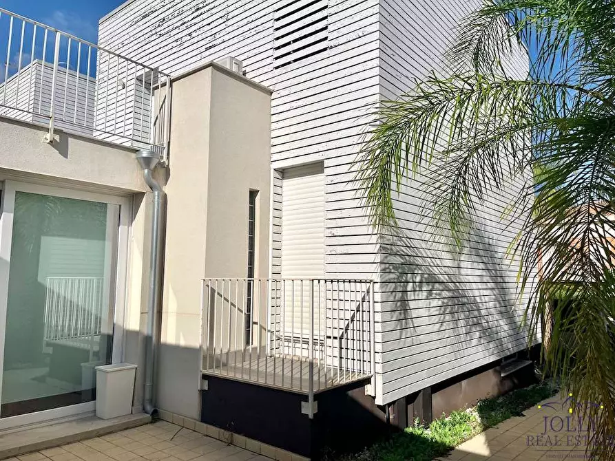 Immagine 6 di Villa in vendita  in via gela a Siracusa