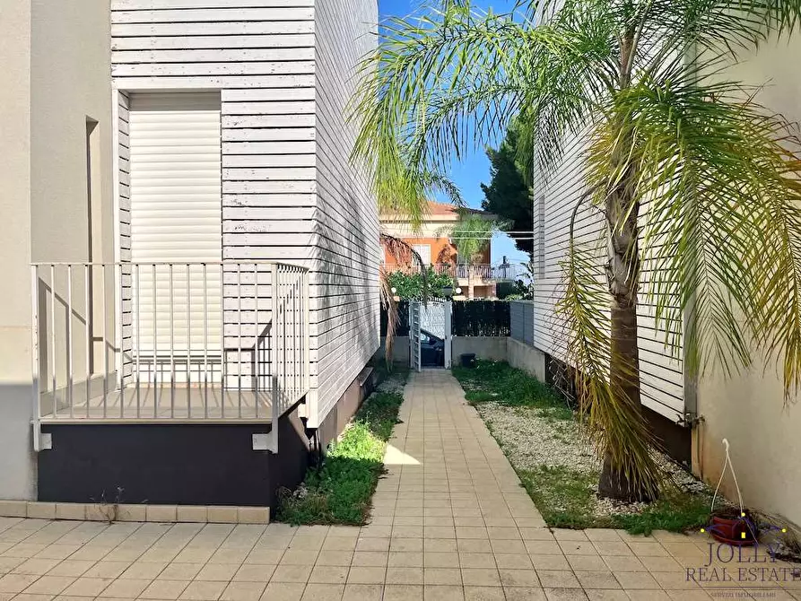 Immagine 8 di Villa in vendita  in via gela a Siracusa