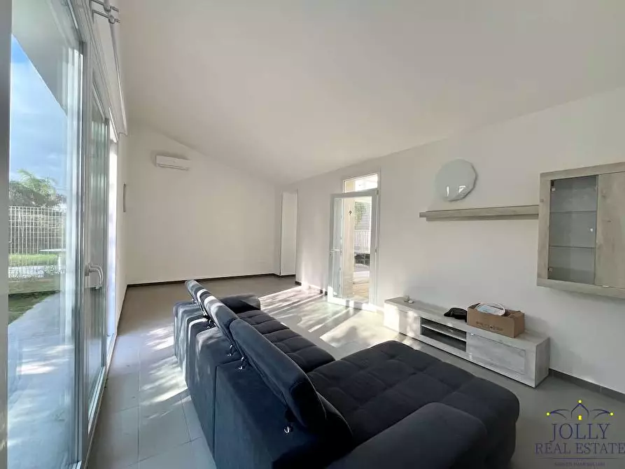 Immagine 10 di Villa in vendita  in via gela a Siracusa