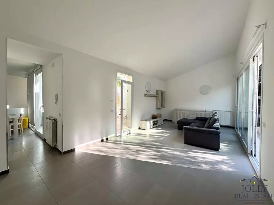 Immagine 14 di Villa in vendita  in via gela a Siracusa