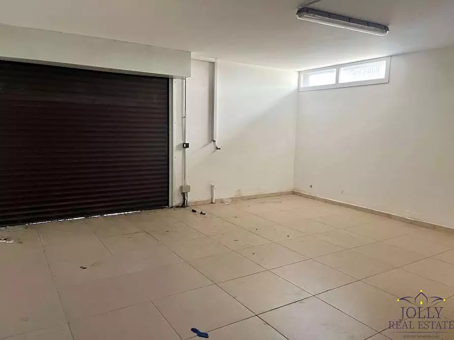 Immagine 35 di Villa in vendita  in via gela a Siracusa