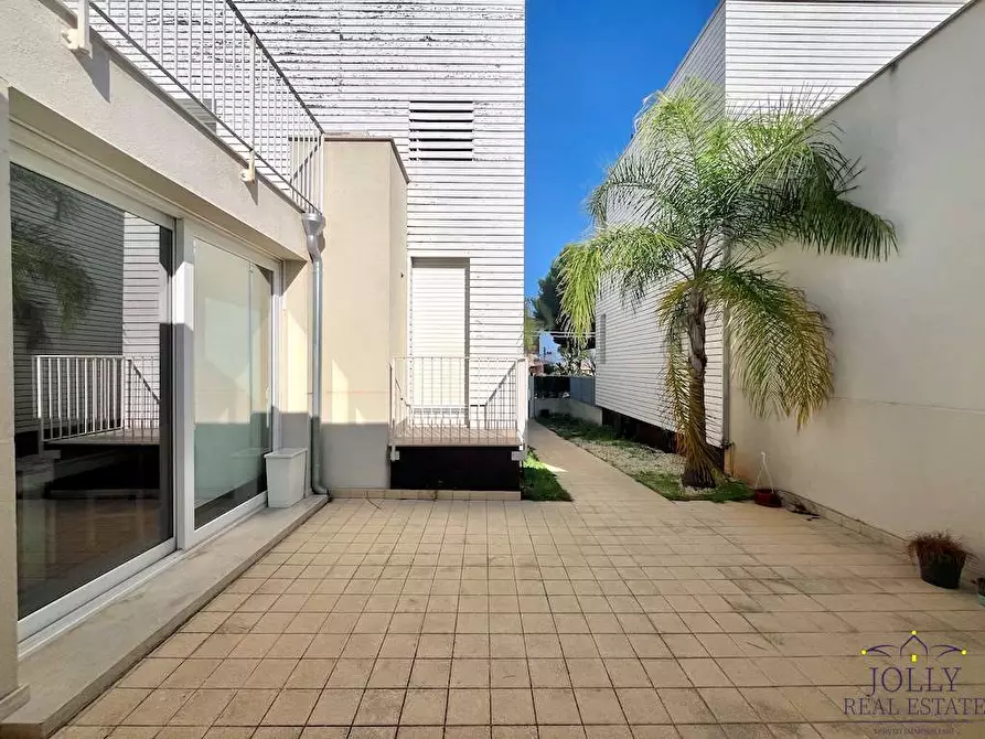 Immagine 36 di Villa in vendita  in via gela a Siracusa