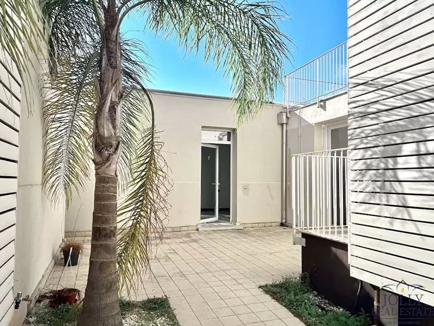 Immagine 38 di Villa in vendita  in via gela a Siracusa