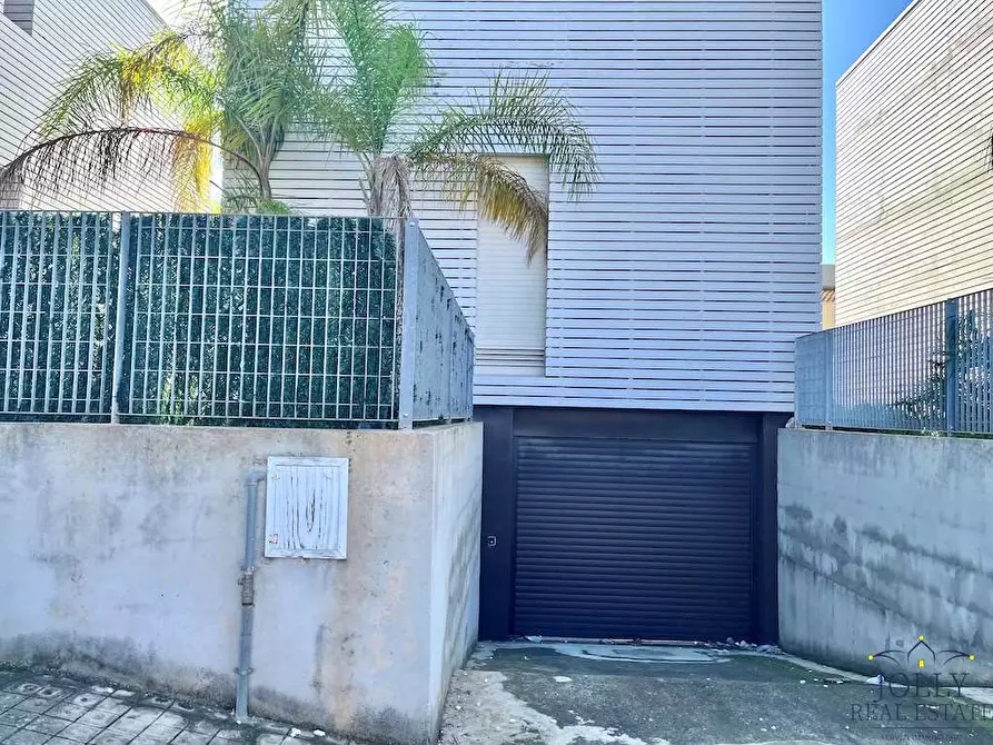 Immagine 40 di Villa in vendita  in via gela a Siracusa