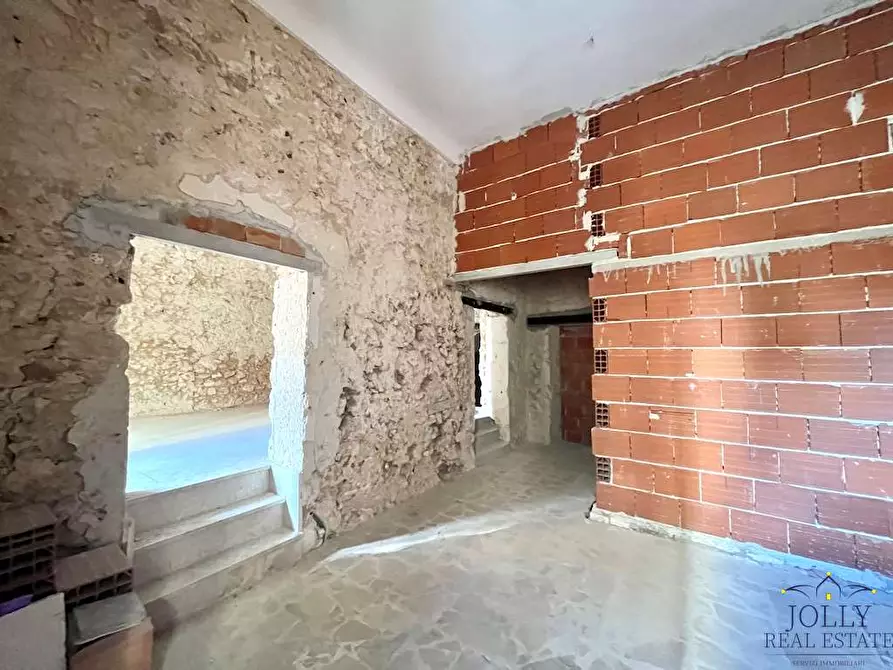 Immagine 10 di Stabile in vendita  in via saffi a Noto