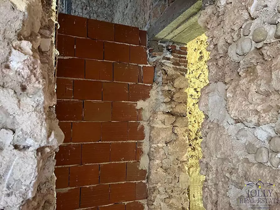 Immagine 12 di Stabile in vendita  in via saffi a Noto