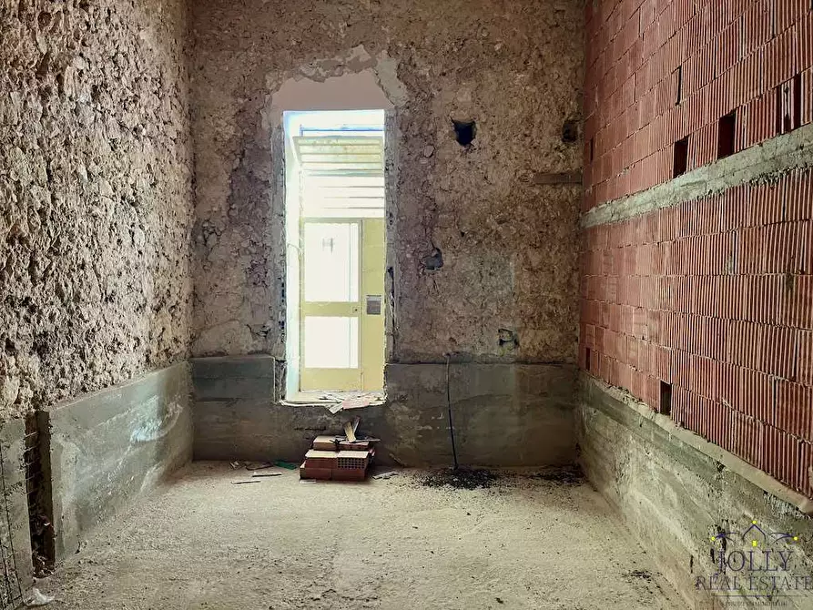 Immagine 15 di Stabile in vendita  in via saffi a Noto