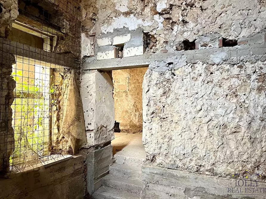 Immagine 16 di Stabile in vendita  in via saffi a Noto