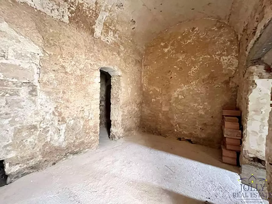 Immagine 18 di Stabile in vendita  in via saffi a Noto