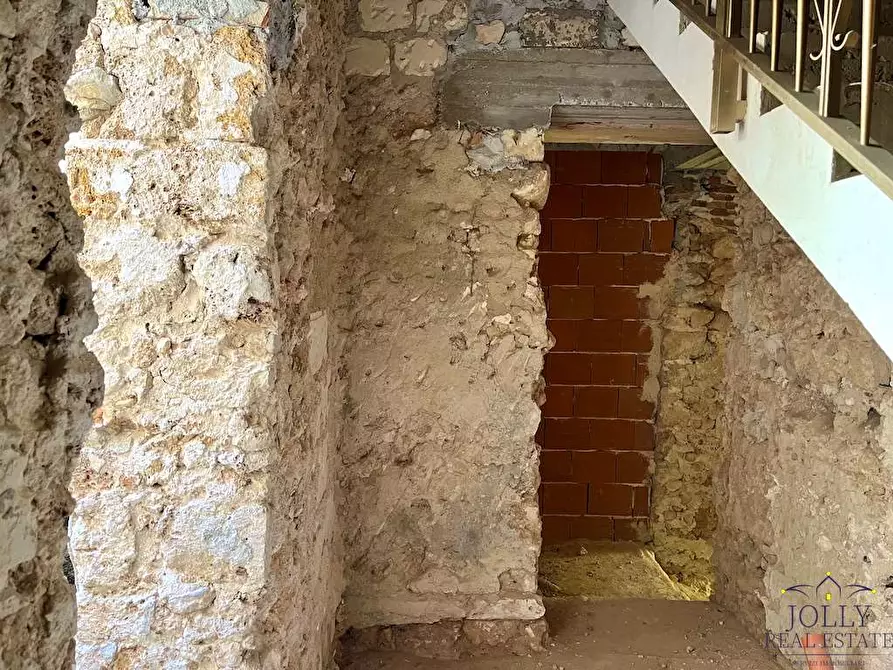 Immagine 19 di Stabile in vendita  in via saffi a Noto