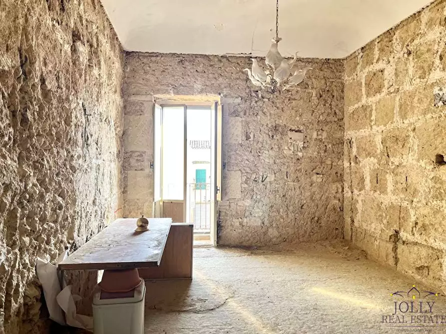 Immagine 21 di Stabile in vendita  in via saffi a Noto