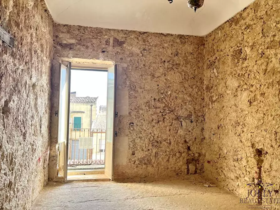 Immagine 22 di Stabile in vendita  in via saffi a Noto