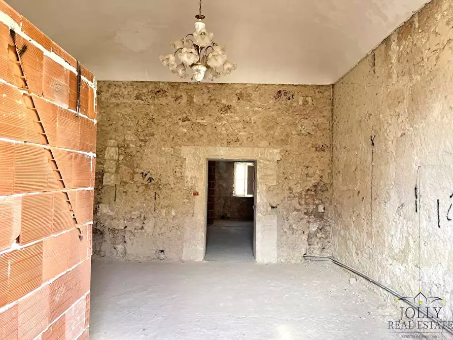 Immagine 24 di Stabile in vendita  in via saffi a Noto