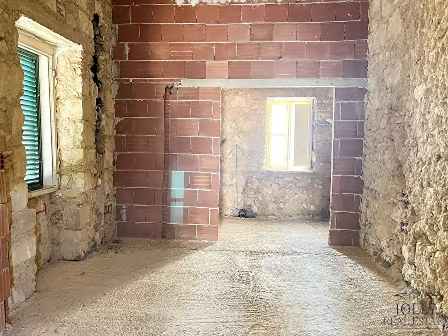 Immagine 25 di Stabile in vendita  in via saffi a Noto