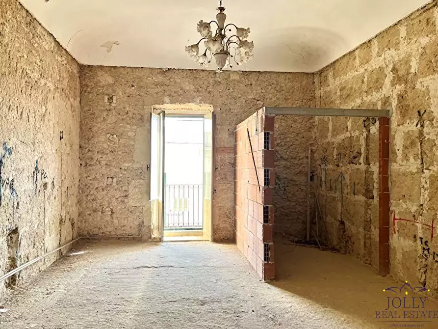 Immagine 26 di Stabile in vendita  in via saffi a Noto
