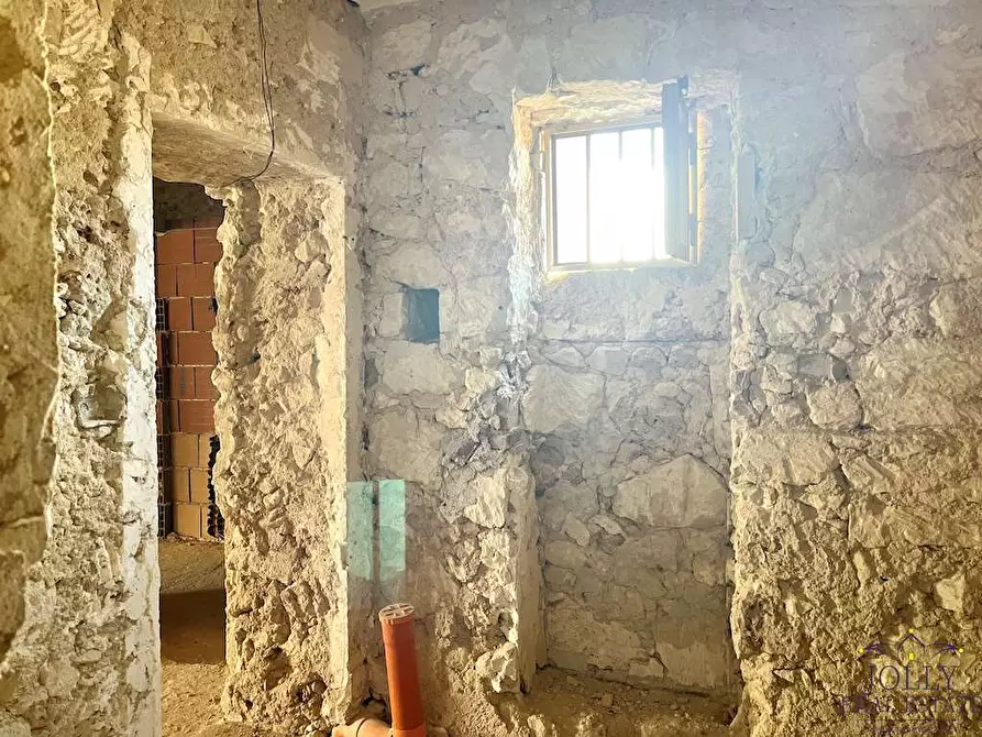 Immagine 28 di Stabile in vendita  in via saffi a Noto