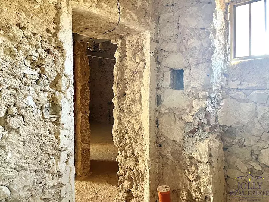 Immagine 30 di Stabile in vendita  in via saffi a Noto
