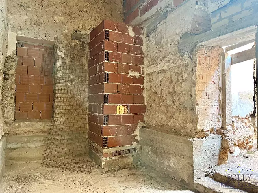 Immagine 32 di Stabile in vendita  in via saffi a Noto