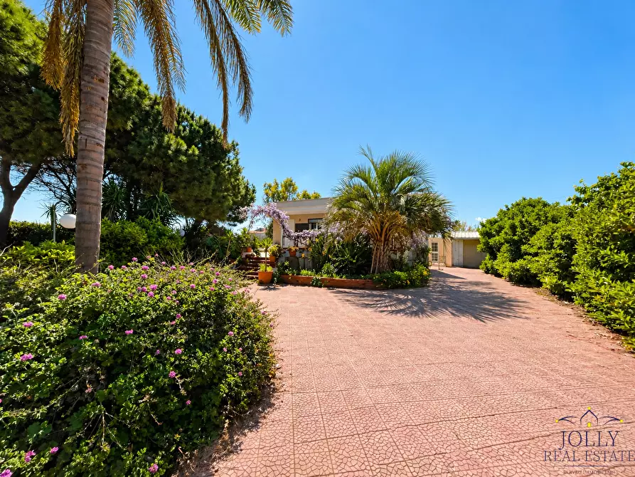 Immagine 2 di Villa in vendita  in Via Lido Sacramento a Siracusa