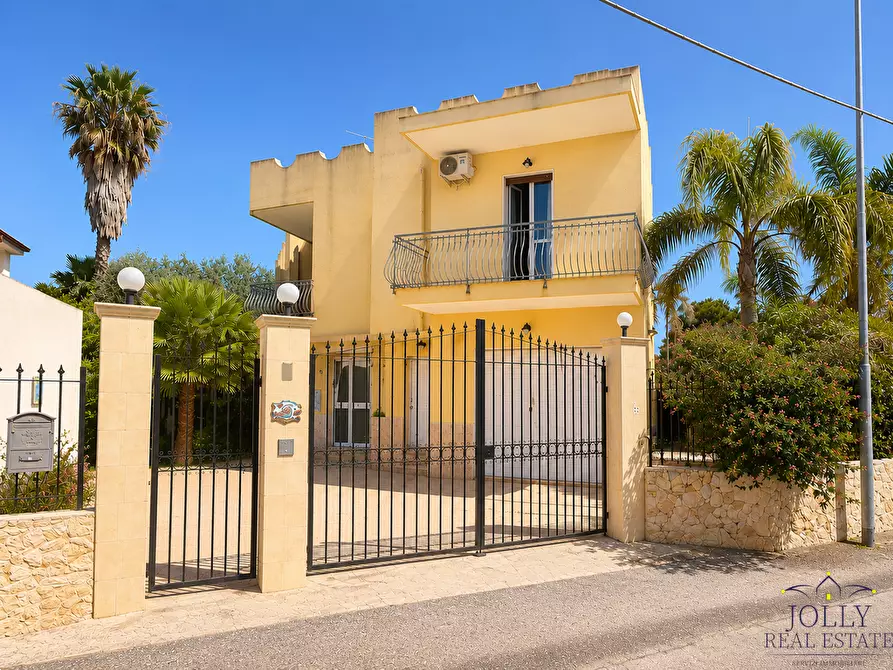Immagine 1 di Villa in vendita  in via lido sacramento a Siracusa