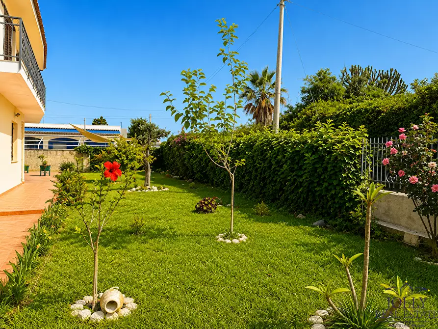 Immagine 3 di Villa in vendita  in via lago maggiore a Siracusa