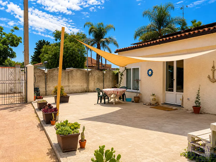 Immagine 37 di Villa in vendita  in via lago maggiore a Siracusa