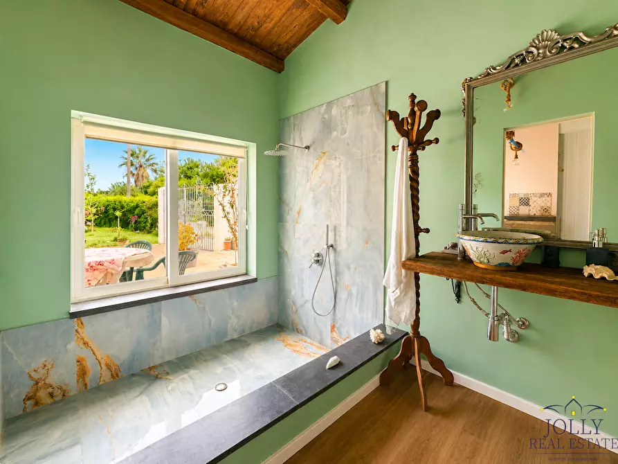 Immagine 40 di Villa in vendita  in via lago maggiore a Siracusa