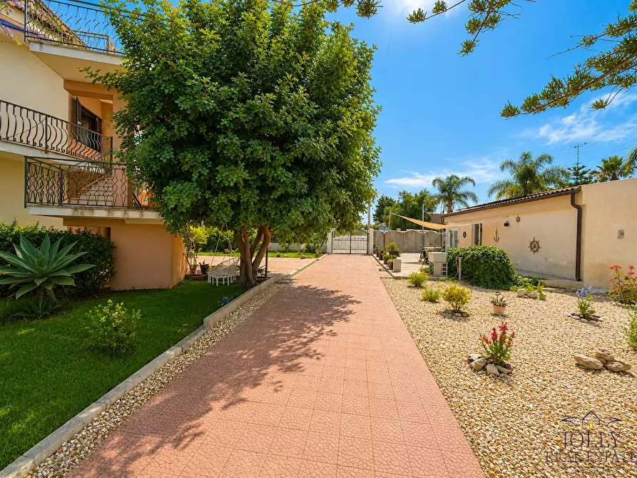 Immagine 30 di Villa in affitto  in via lago maggiore a Siracusa