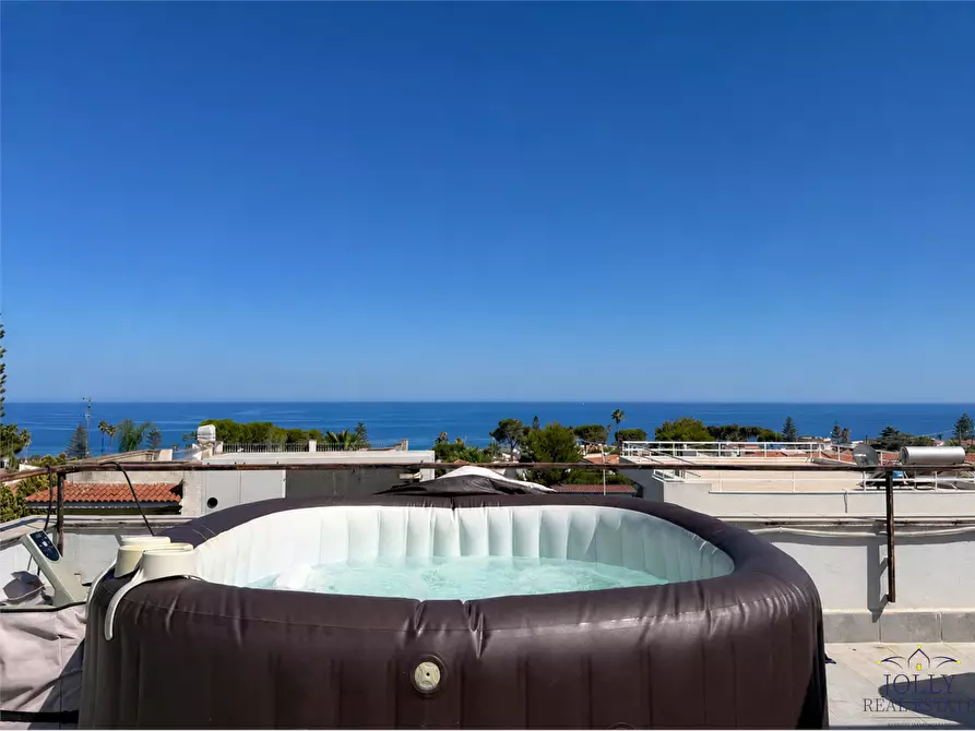 Immagine 2 di Villa in vendita  in via prometeo a Siracusa