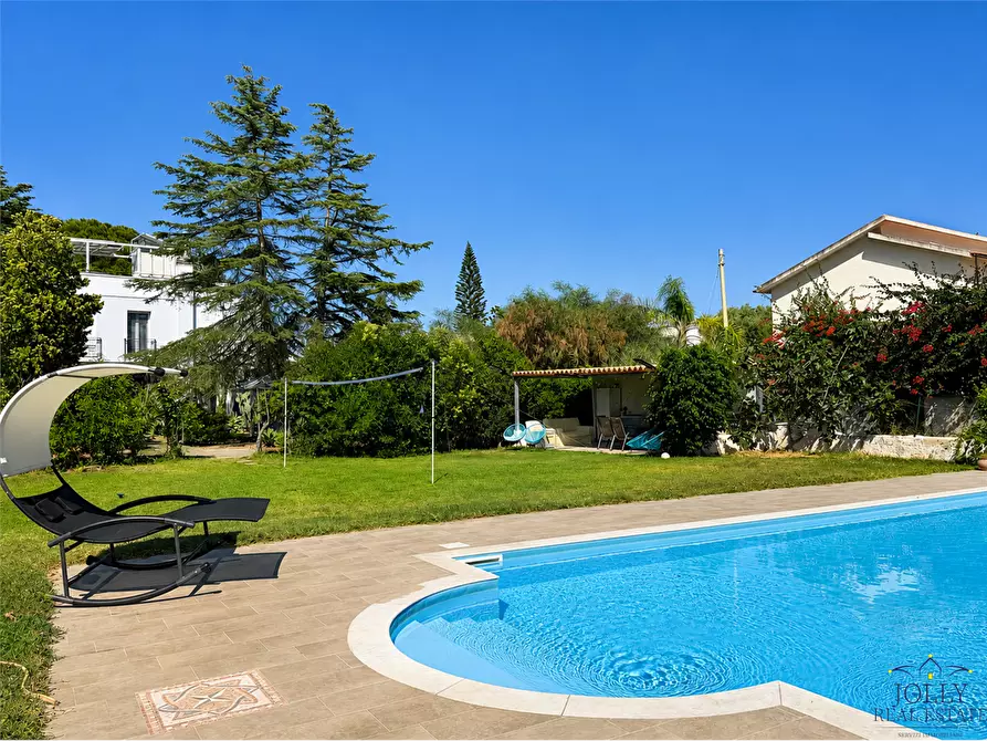 Immagine 1 di Villa in vendita  in via prometeo a Siracusa