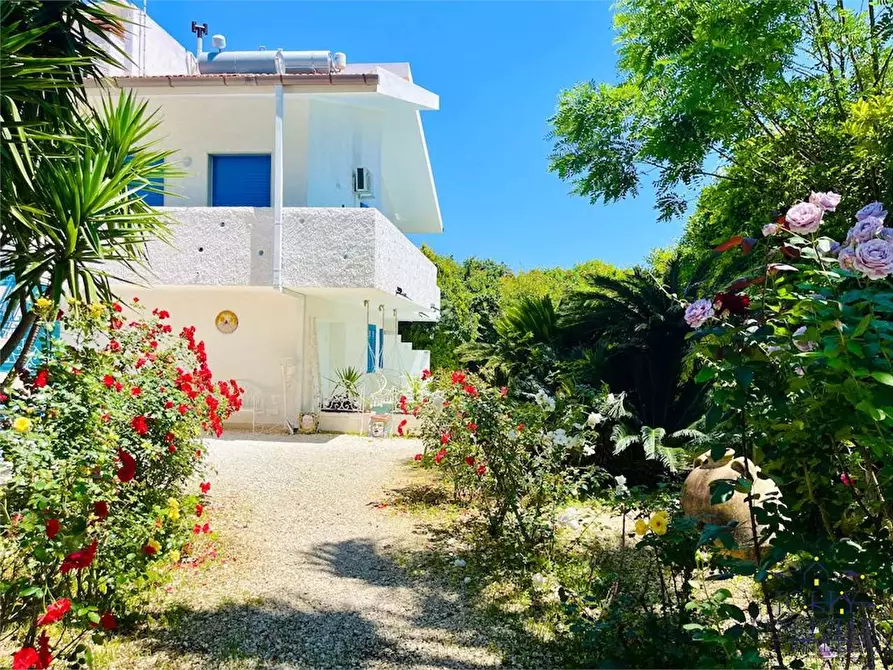 Immagine 2 di Villa in vendita  in Via Senigallia a Siracusa