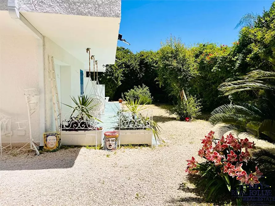 Immagine 4 di Villa in vendita  in Via Senigallia a Siracusa