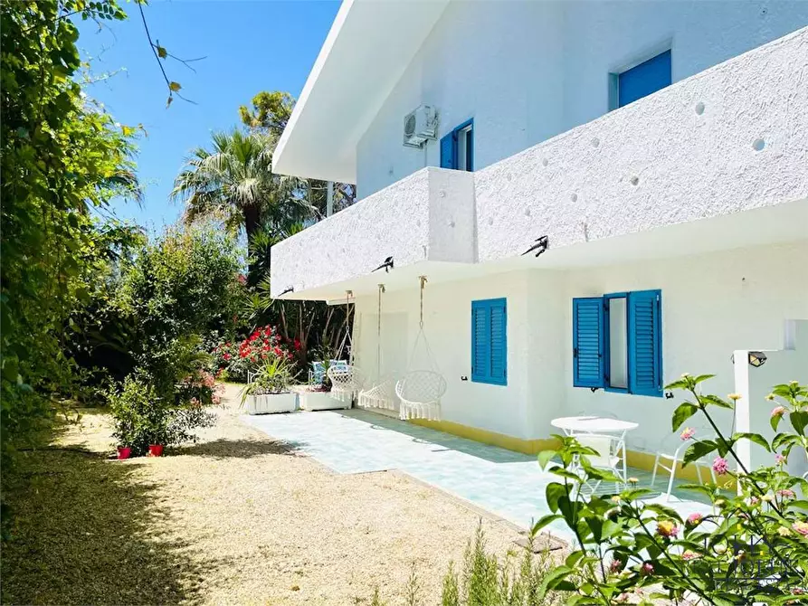 Immagine 12 di Villa in vendita  in Via Senigallia a Siracusa