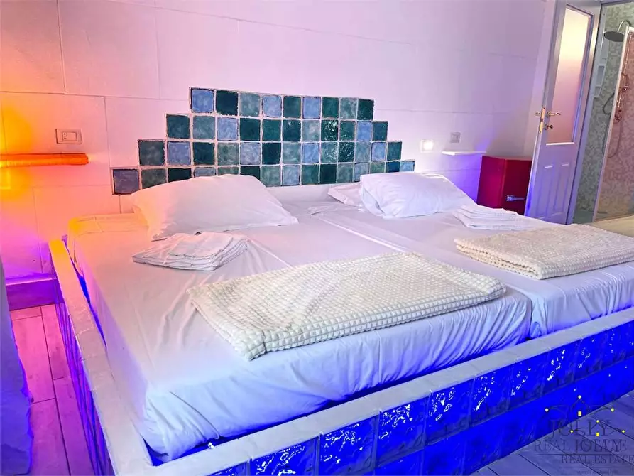 Immagine 44 di Villa in vendita  in Via Senigallia a Siracusa