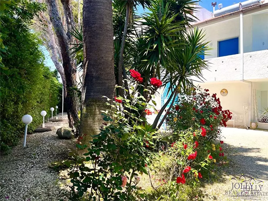 Immagine 61 di Villa in vendita  in Via Senigallia a Siracusa