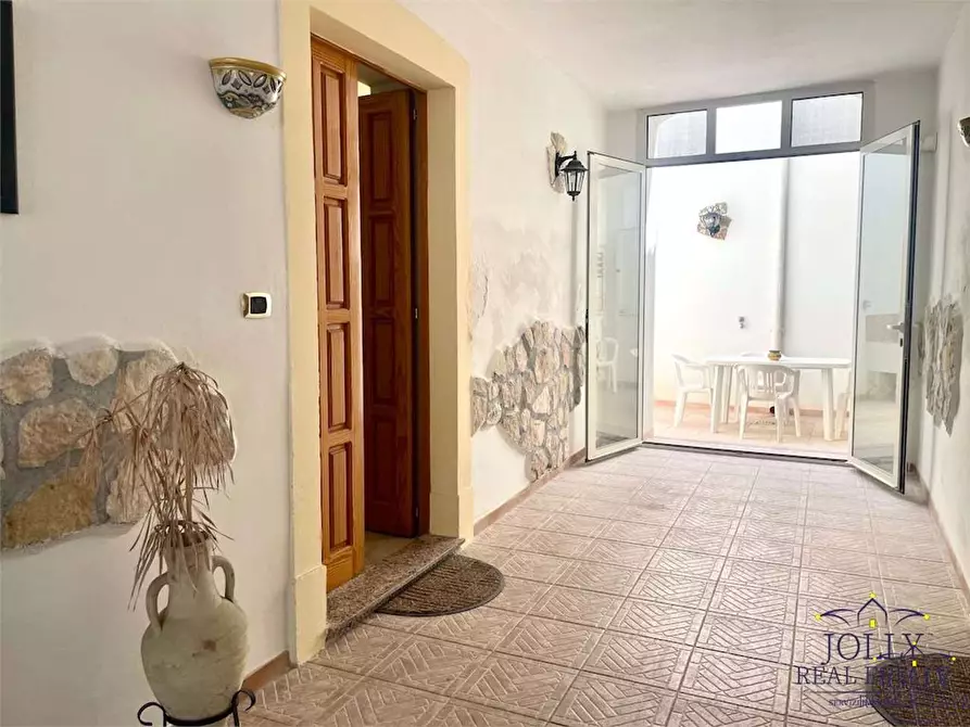 Immagine 4 di Stabile in vendita  in Torino a Siracusa