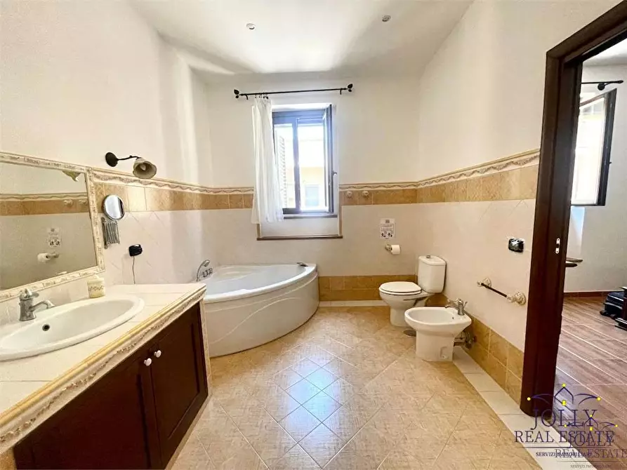 Immagine 35 di Stabile in vendita  in Torino a Siracusa