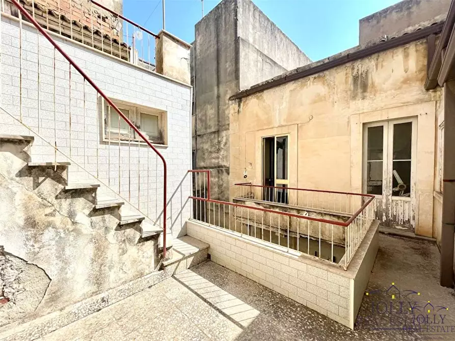 Immagine 39 di Stabile in vendita  in Isonzo a Siracusa