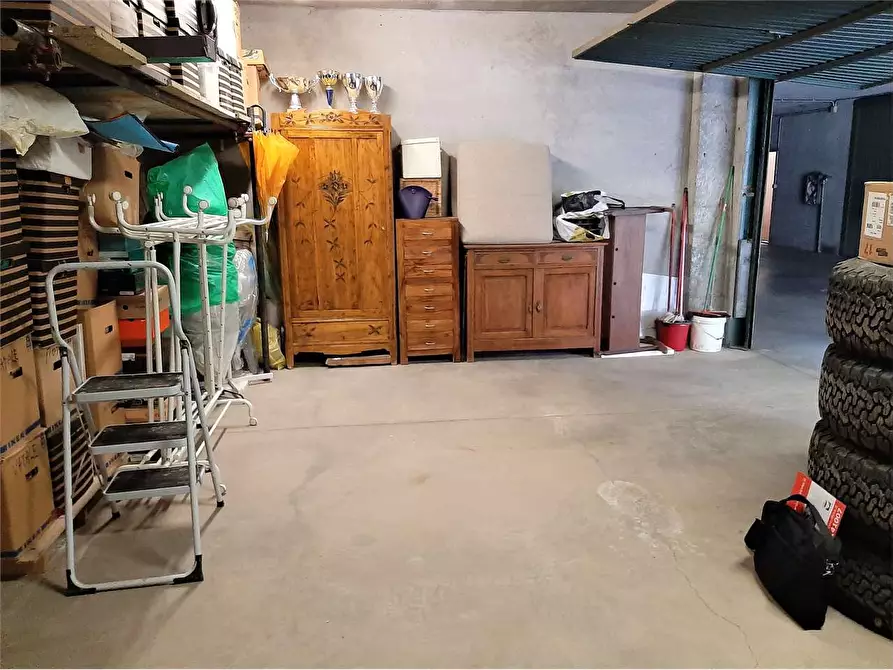 Immagine 2 di Garage in vendita  in Via Cervino 5 a Alpignano