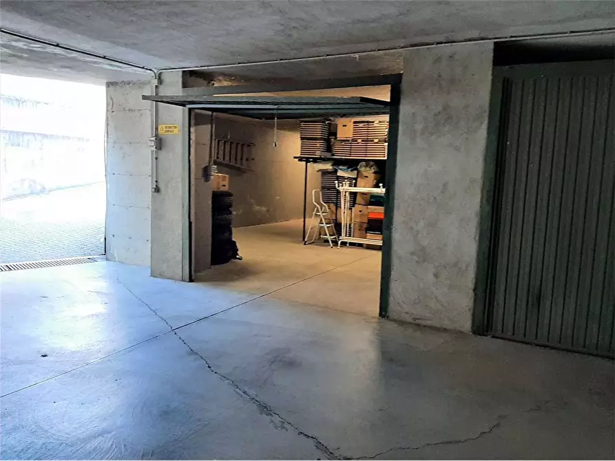 Immagine 3 di Garage in vendita  in Via Cervino 5 a Alpignano