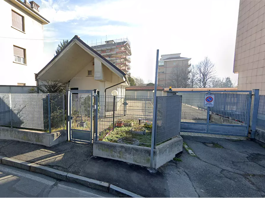 Immagine 1 di Garage in vendita  in Via Fratelli Macario 13 a Rivoli