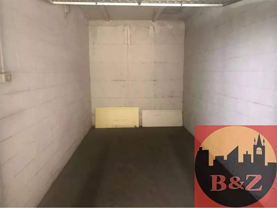 Immagine 3 di Garage in vendita  in Via Fratelli Macario 13 a Rivoli