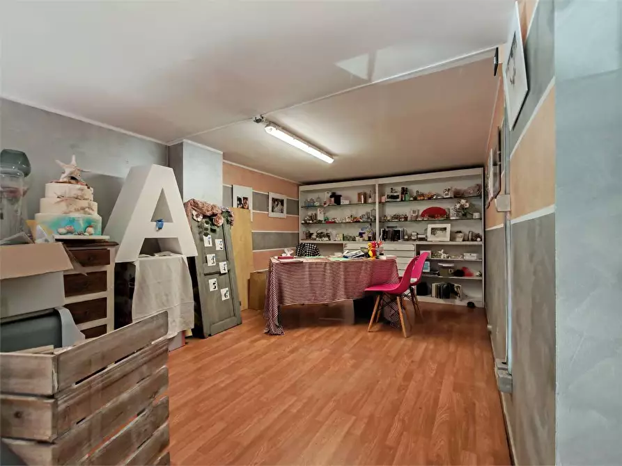 Immagine 23 di Negozio in affitto  in Via Po 12 a Rivoli